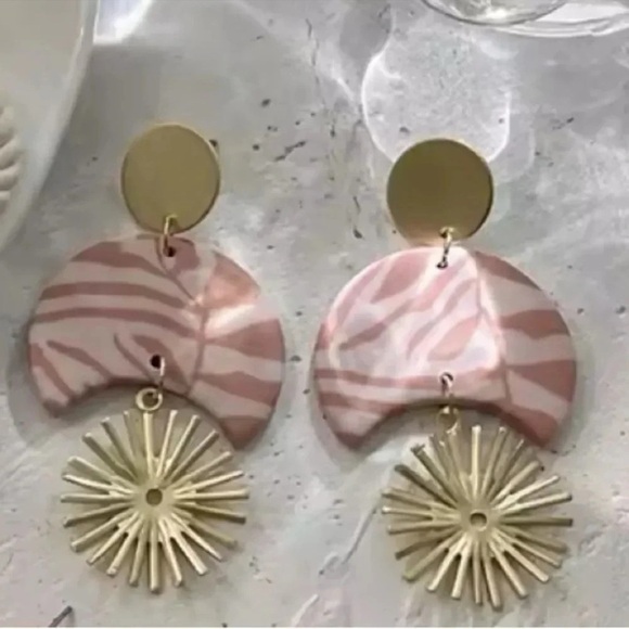 Anthropologie Marble Resin Soleil Blush Star Earrings - Picture 5 of 8